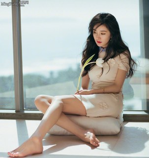 Mi Yang feet photo thumbnail