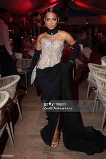 Christina Milian feet photo thumbnail