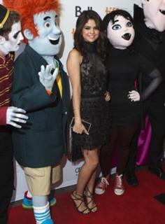 Selena Gomez feet photo thumbnail