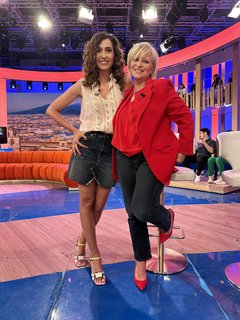 Caterina Balivo feet photo thumbnail
