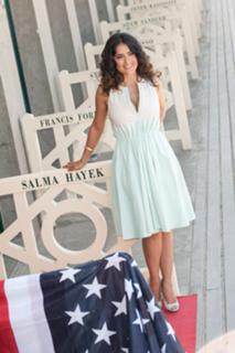 Salma Hayek feet photo thumbnail