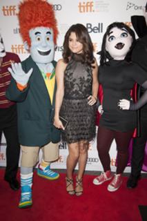 Selena Gomez feet photo thumbnail