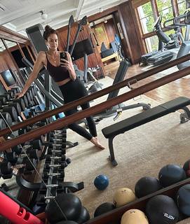 Cindy Crawford feet photo thumbnail