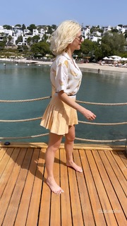 Pixie Lott feet photo thumbnail