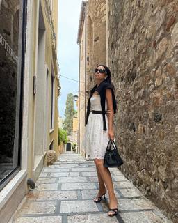 Shay Mitchell feet photo thumbnail