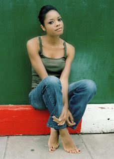 Naomie Harris feet photo thumbnail