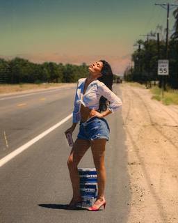 Kylie Jenner feet photo thumbnail