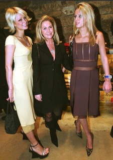 Paris Hilton feet photo thumbnail