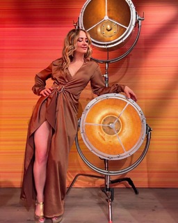 Andrea Legarreta feet photo thumbnail