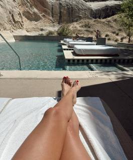 Molly Sims feet photo thumbnail