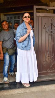 Parineeti Chopra feet photo thumbnail