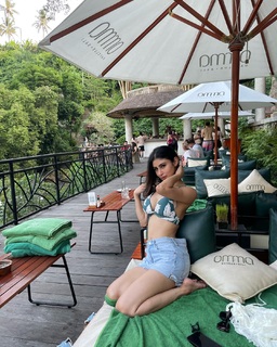 Mouni Roy feet photo thumbnail