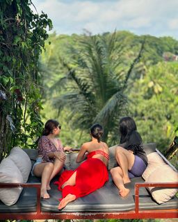 Mouni Roy feet photo thumbnail