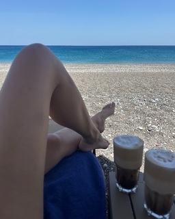 Xenia Tchoumitcheva feet photo thumbnail