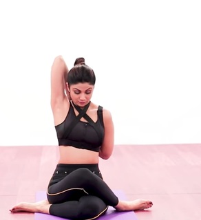 Shilpa Shetty Kundra feet photo thumbnail