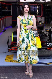 Alexandra Daddario feet photo thumbnail