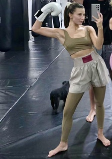 Julia Wieniawa-Narkiewicz feet photo thumbnail