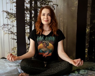 Felicia Day feet photo 3