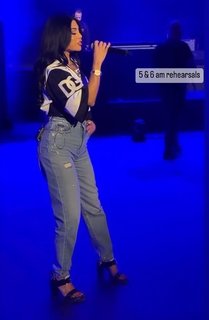 Haifa Wehbe feet photo thumbnail