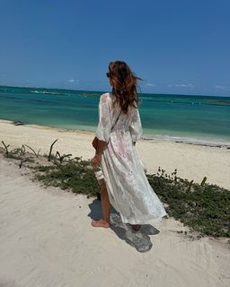 Cindy Crawford feet photo thumbnail