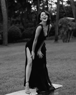 Eiza González feet photo thumbnail