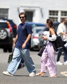 Millie Bobby Brown feet photo thumbnail