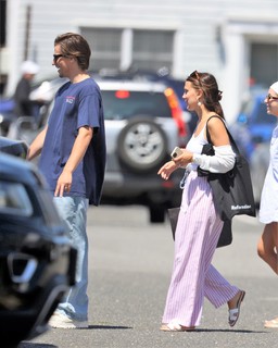 Millie Bobby Brown feet photo thumbnail
