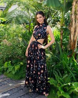 Victoria Justice feet photo thumbnail