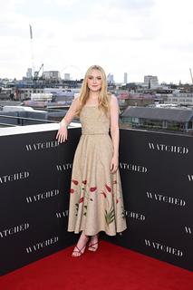 Dakota Fanning feet photo thumbnail