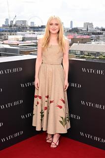 Dakota Fanning feet photo thumbnail