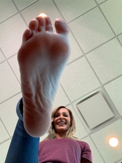 Kyle Unfug feet photo thumbnail