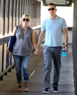 Reese Witherspoon feet photo thumbnail