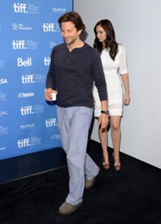 Jennifer Lawrence feet photo thumbnail