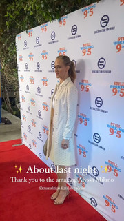 Kim Raver feet photo thumbnail