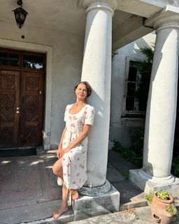Anna Popek feet photo thumbnail