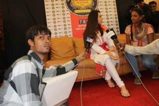 Karisma Kapoor feet photo thumbnail