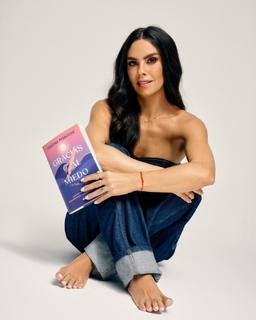 Cristina Pedroche feet photo thumbnail