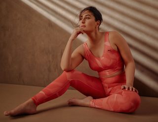 Kareena Kapoor feet photo thumbnail