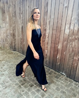 Kristen Bell feet photo thumbnail