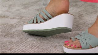Courtney Khondabi feet photo thumbnail