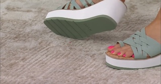Courtney Khondabi feet photo thumbnail