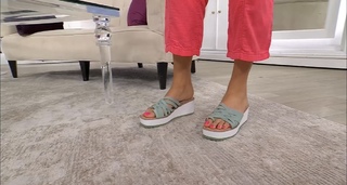 Courtney Khondabi feet photo thumbnail
