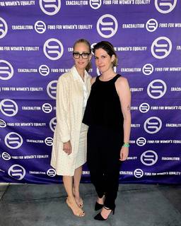 Kim Raver feet photo thumbnail