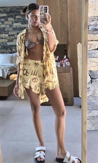 Julia Wieniawa-Narkiewicz feet photo thumbnail