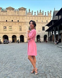 Anna Popek feet photo thumbnail