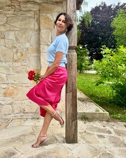 Anna Popek feet photo thumbnail