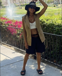 Dania Ramirez feet photo thumbnail