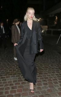 Anya Taylor-Joy feet photo thumbnail