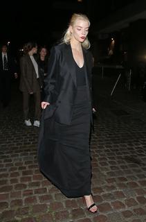 Anya Taylor-Joy feet photo thumbnail