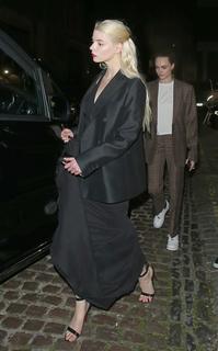 Anya Taylor-Joy feet photo thumbnail